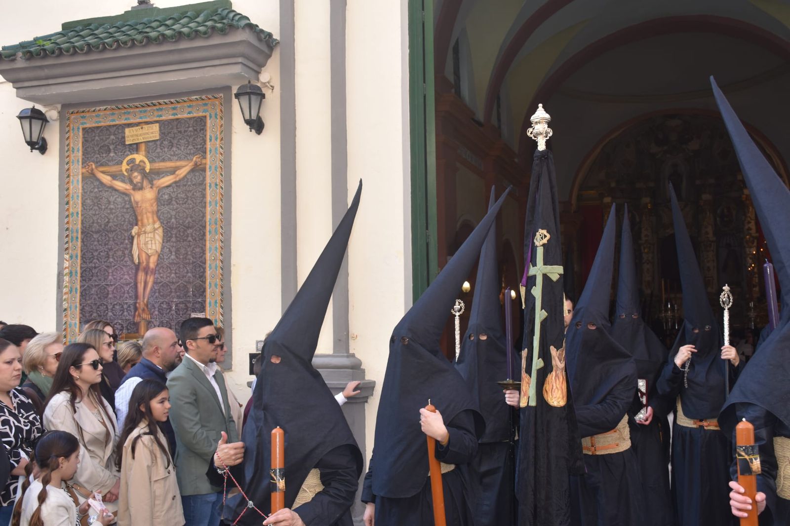 Saetas y emoción a raudales para la salida de la Buena Muerte