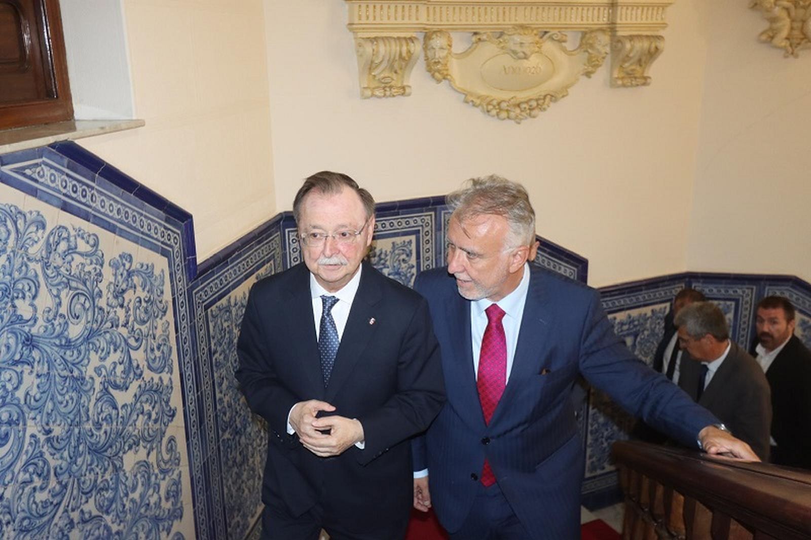 El presidente Vivas y el ministro Torres departen en el Palacio de la Asamblea/FOTO EL PUEBLO