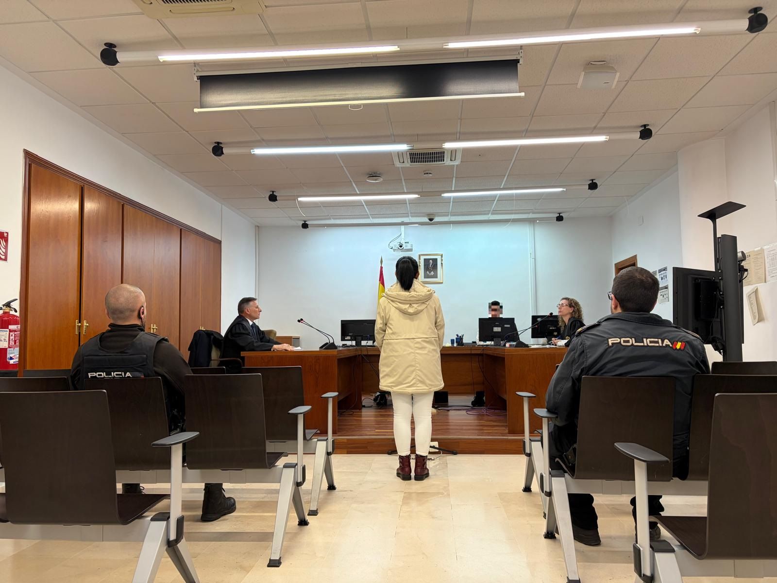 La acusada reconoce el delito contra la salud pública por el que ha sido condenada.