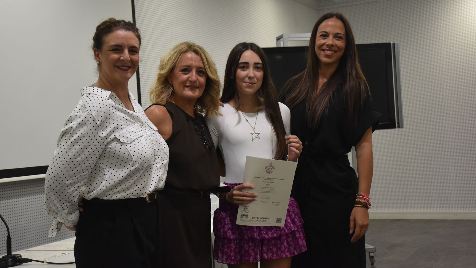 Entrega de diplomas de la Royal Academy of Dance a alumnas de la Escuela de Danza de Rosa Founaud Entrega de diplomas de la Royal Academy of Dance a alumnas de la Escuela de Danza de Rosa Founaud