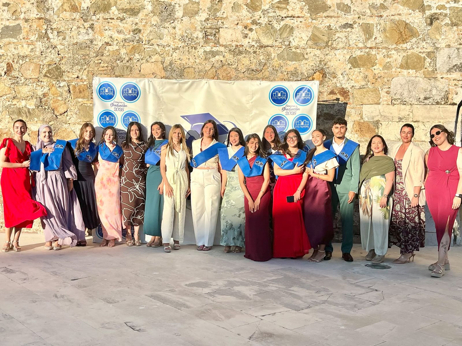 El Almina celebra un multitudinario acto de graduación de 300 alumnos