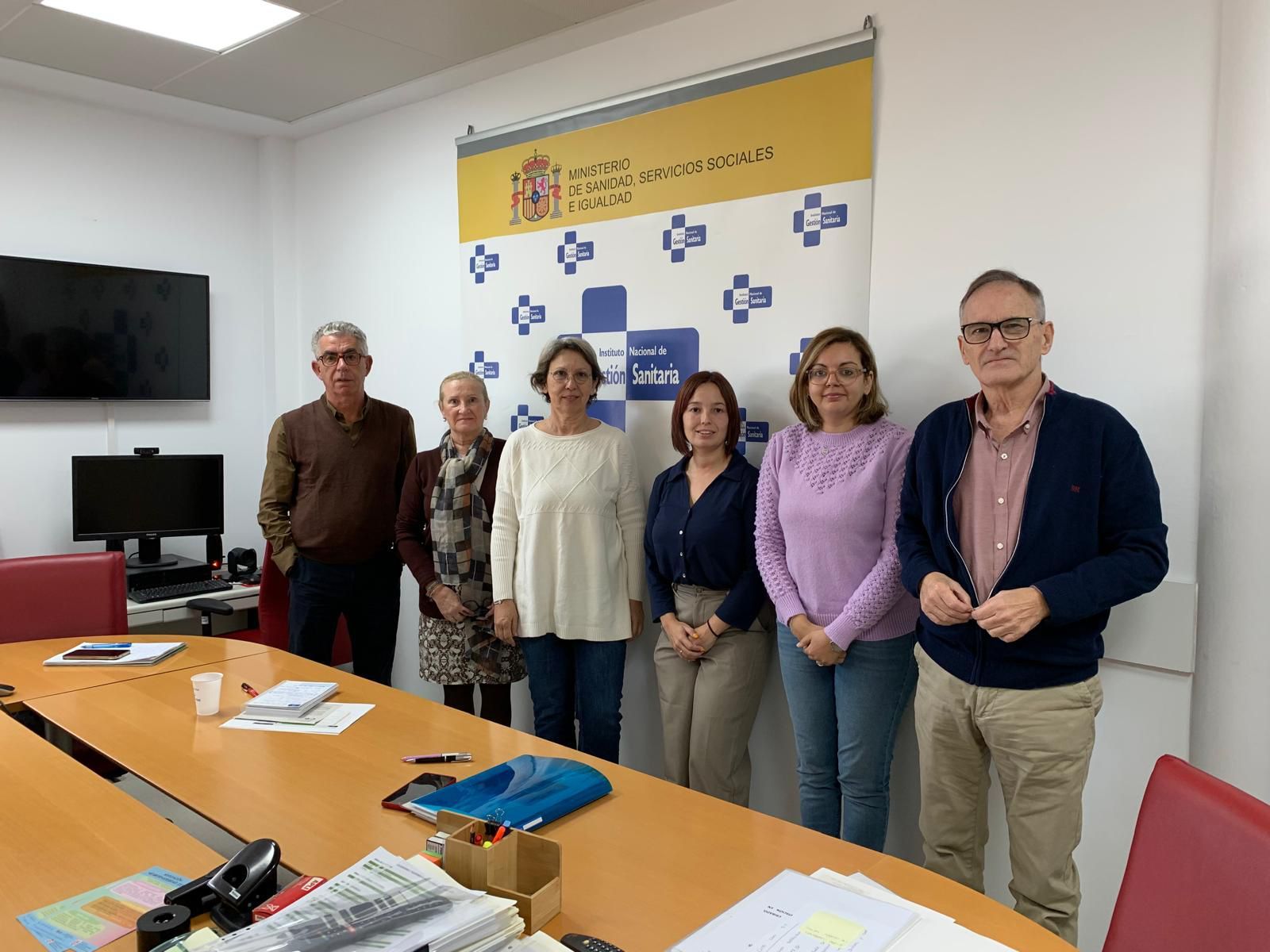 Miembros de la Asociación Neurodiversidad y la Dirección Territorial del INGESA reunidos este miércoles