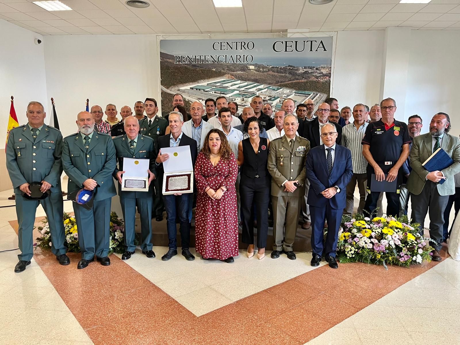 Las Medallas al Mérito Penitenciario fueron para Raúl Manuel Gestal Navarro, comandante jefe de la Jefatura Funcional de Operaciones Policía Judicial e Información de Ceuta y para Livia Rosales Fernández, jefa de la Unidad de Coordinación contra la Violencia de Género
