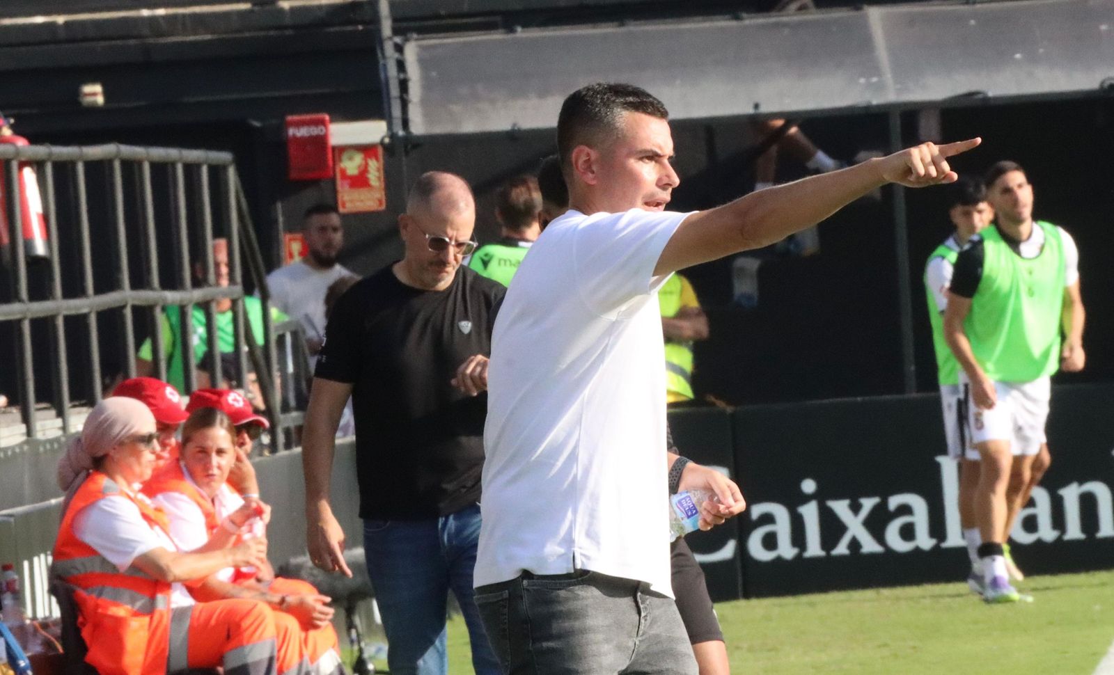 Fran Justo, técnico del CD Mirandés durante el encuentro disputado este sábado ante la AD Ceuta FC en el Alfonso Murube