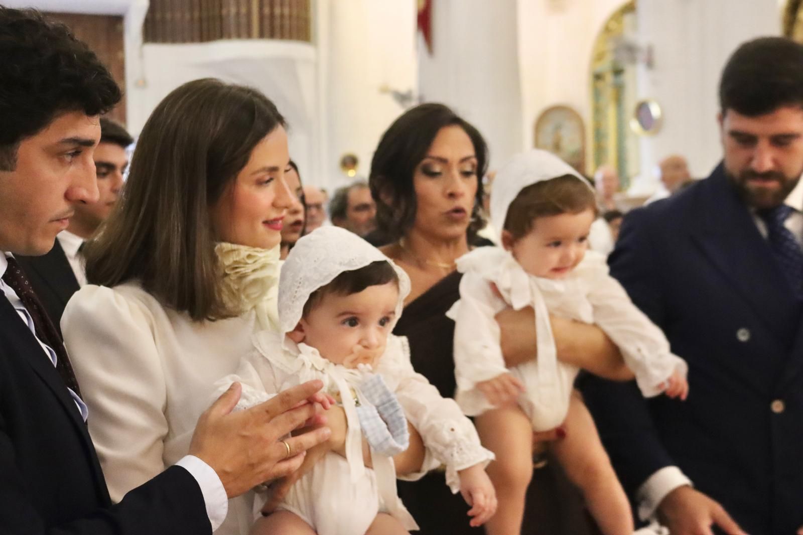 Carlota, Guillermo y Óliver reciben el sacramento del bautismo