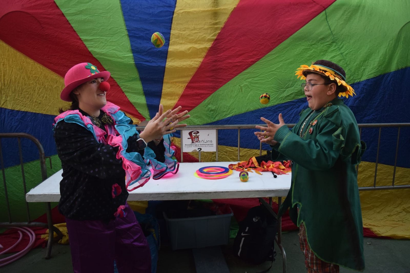 El concurso de carnaval infantil disfraza el Auditorio de la Marina con motivos de circo