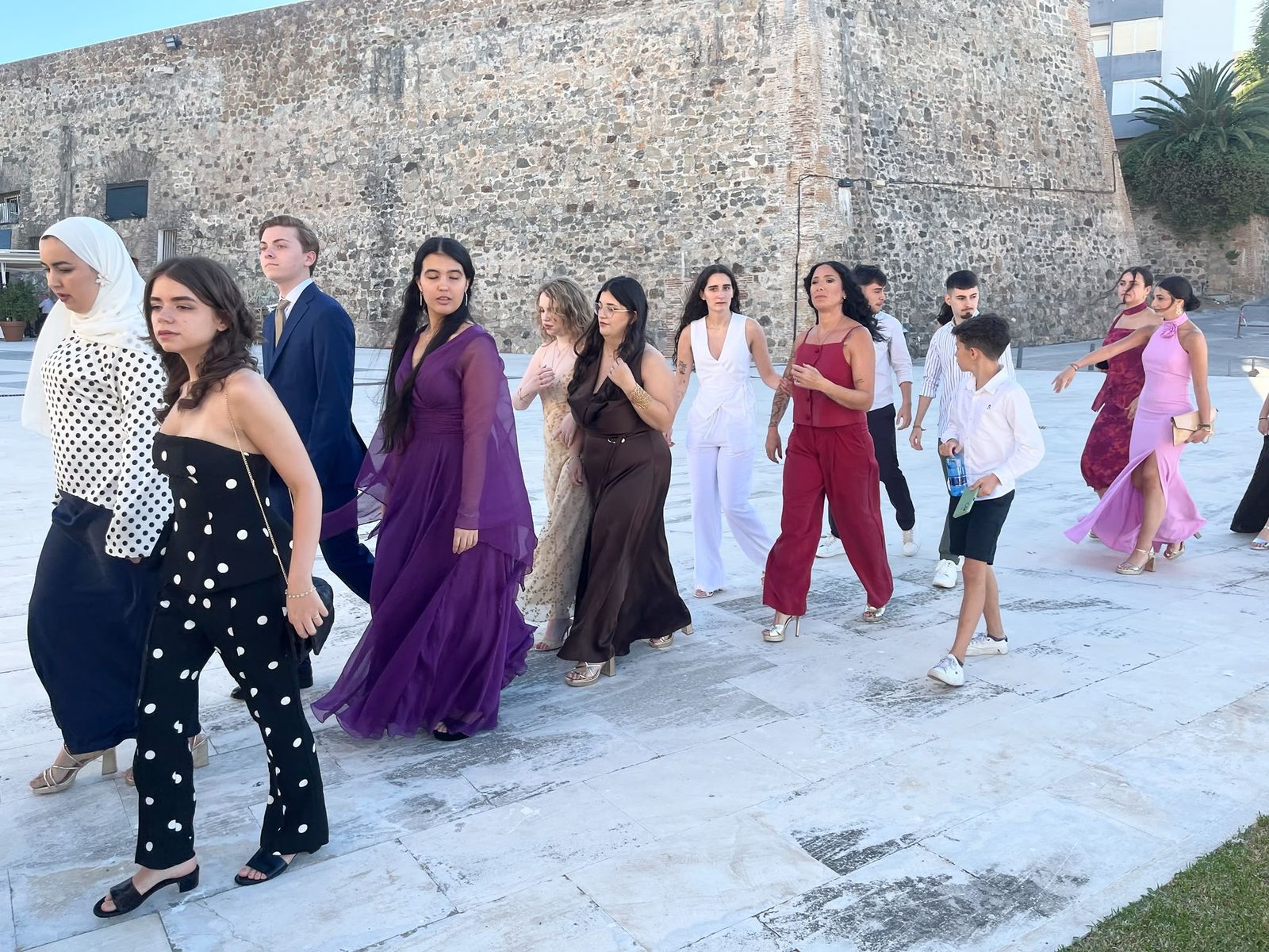 El Almina celebra un multitudinario acto de graduación de 300 alumnos