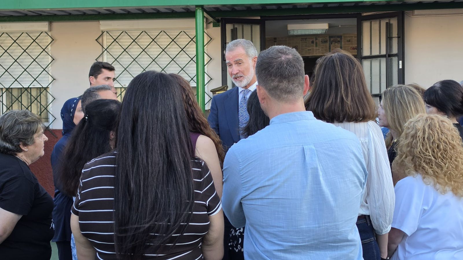 Los Reyes de España mostraron su cercanía con los vecinos de Manzanera