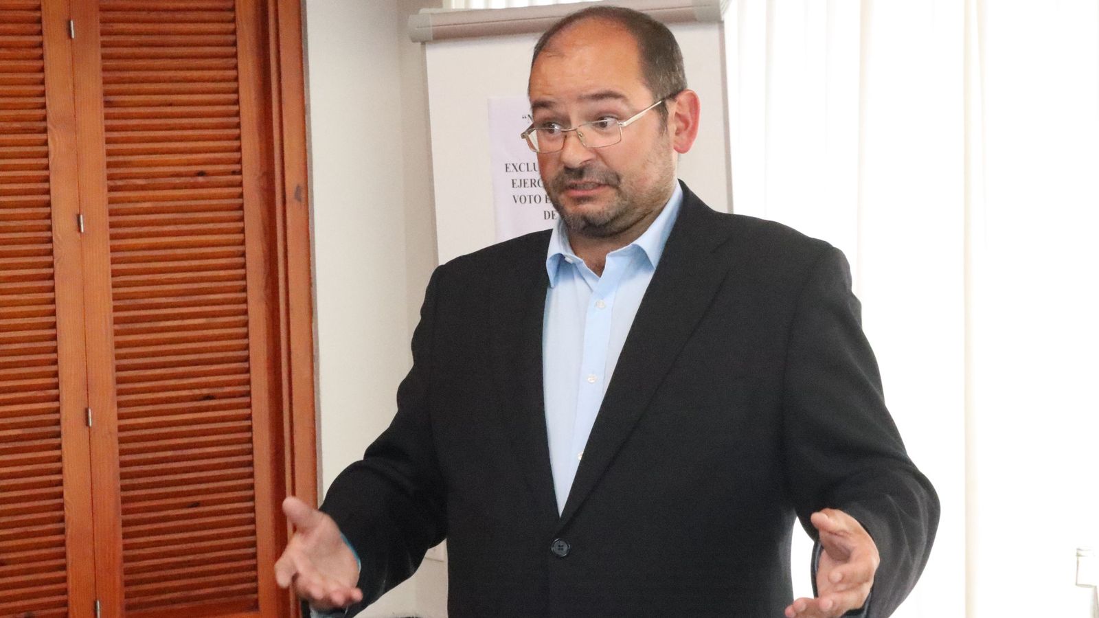 Juan Goñi presenta su candidatura en mitad de la Asamblea de la CECE