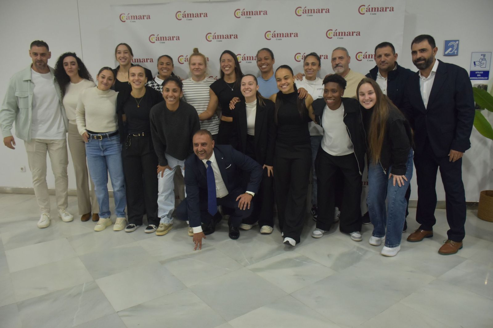 Luhay Hamido recibe la Medalla de Oro de la Cámara por su compromiso con el deporte ceutí