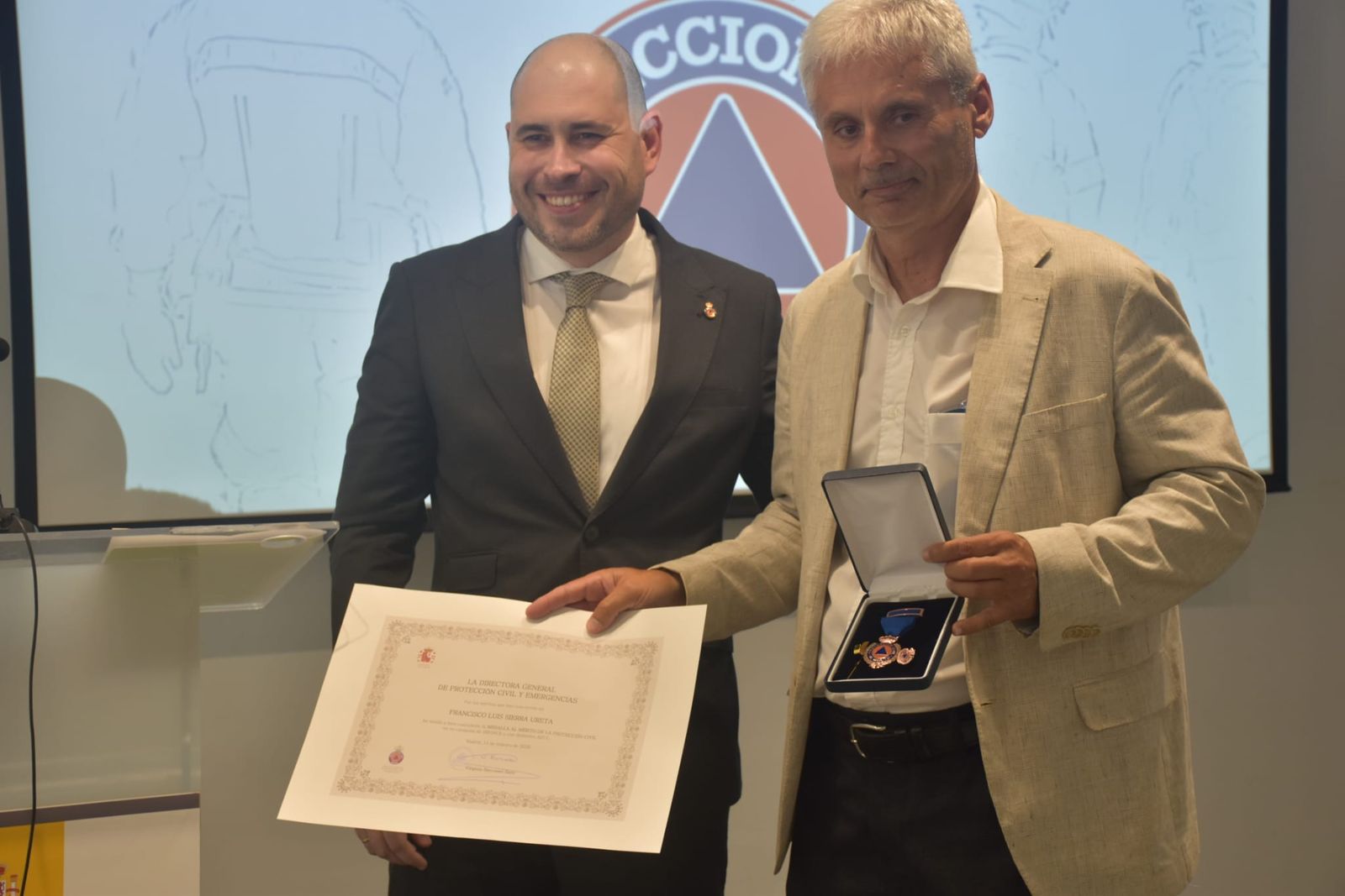 Medallas de Protección Civil para los "héroes" de la OPE, el apagón o la DANA