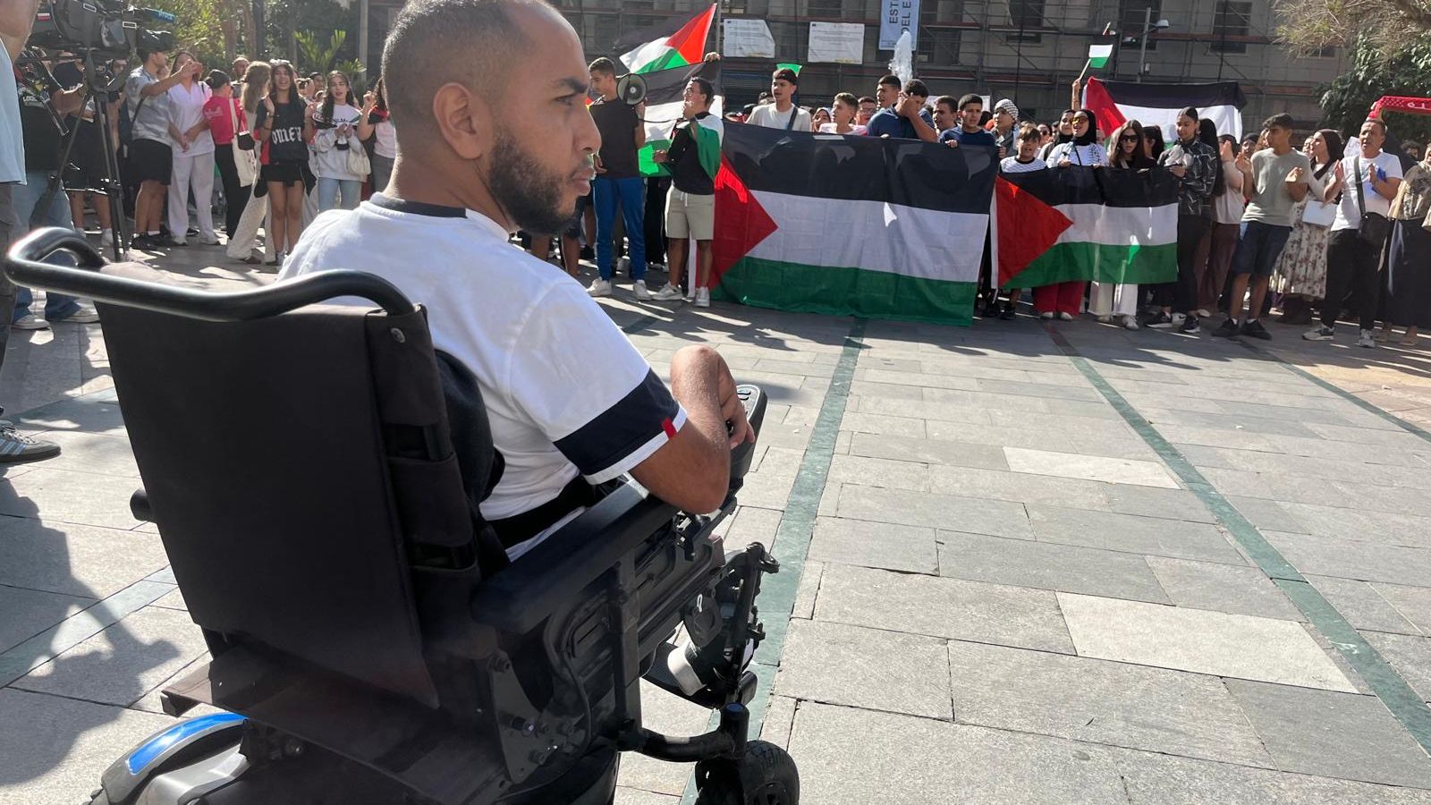 Concentración estudiantil frente a la Delegación del Gobierno en apoyo de la Flotilla y el pueblo palestino