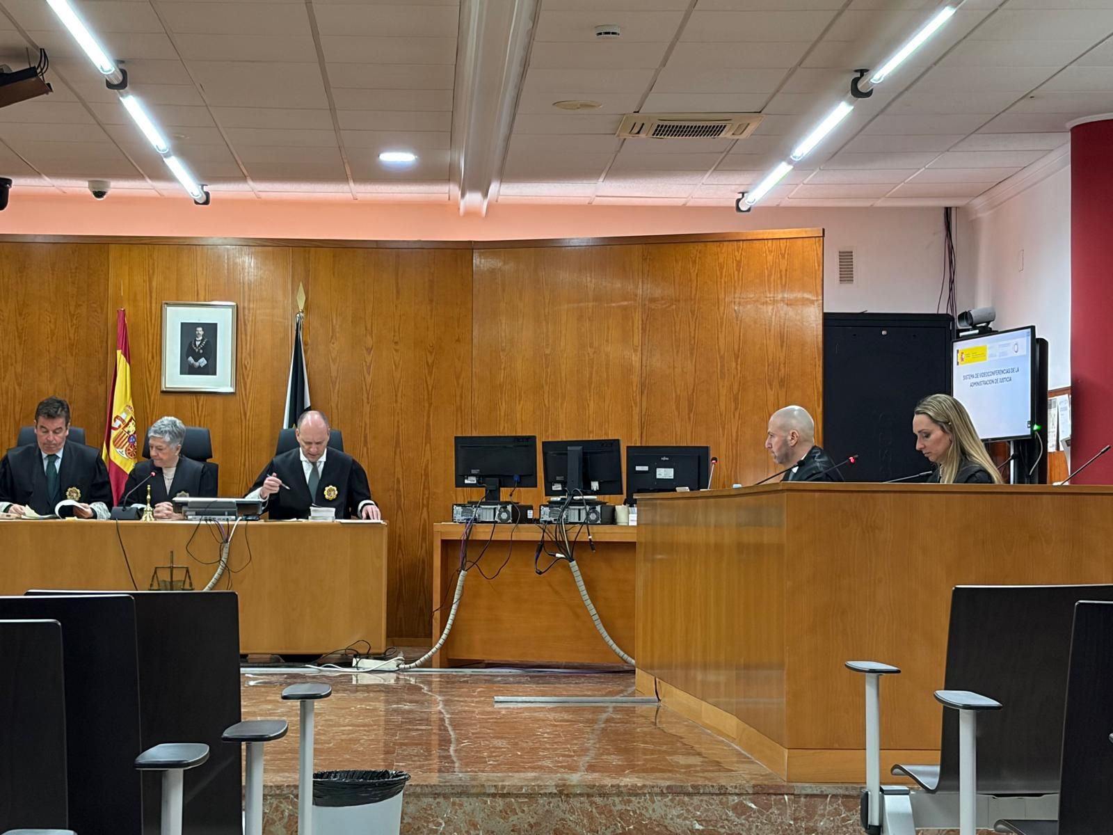 El tribunal y las acusaciones en el juicio de este miércoles.