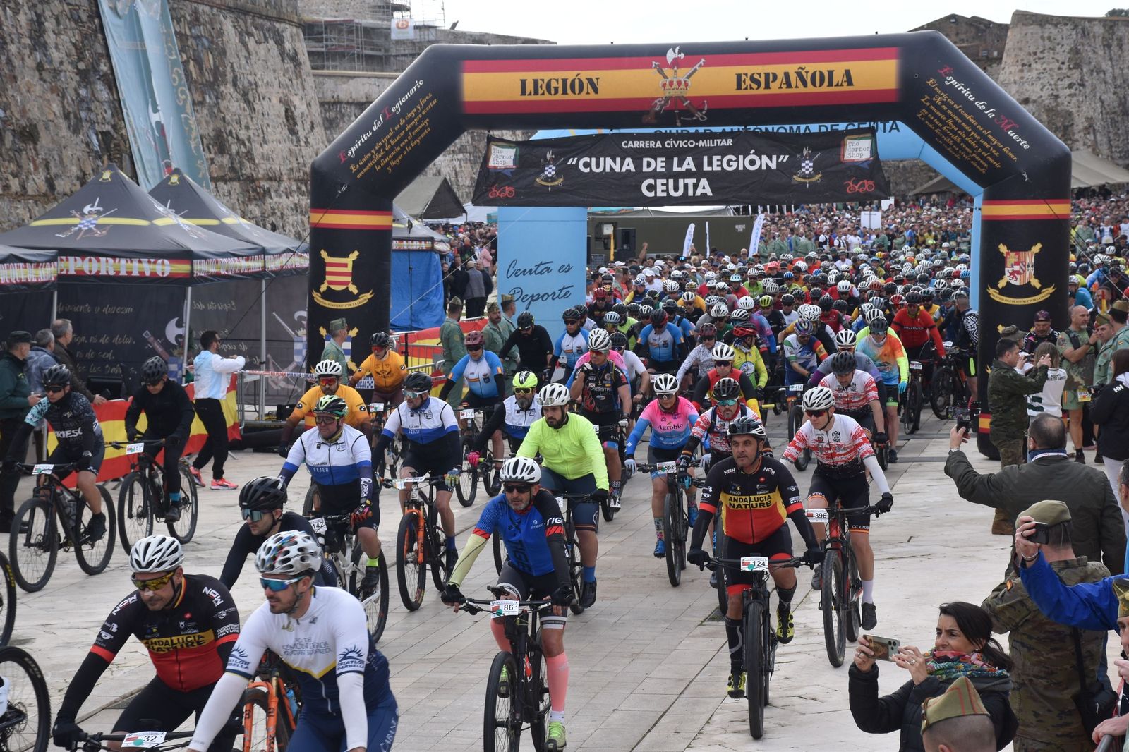 FOTOGALERÍA | Miles de corredores toman la salida en la X Cuna de la Legión: mira las imágenes