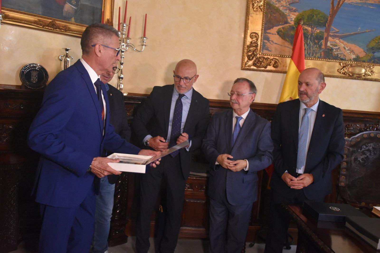 Ceuta, la primera ciudad que acoge la gira del trofeo de la Copa del Mundo