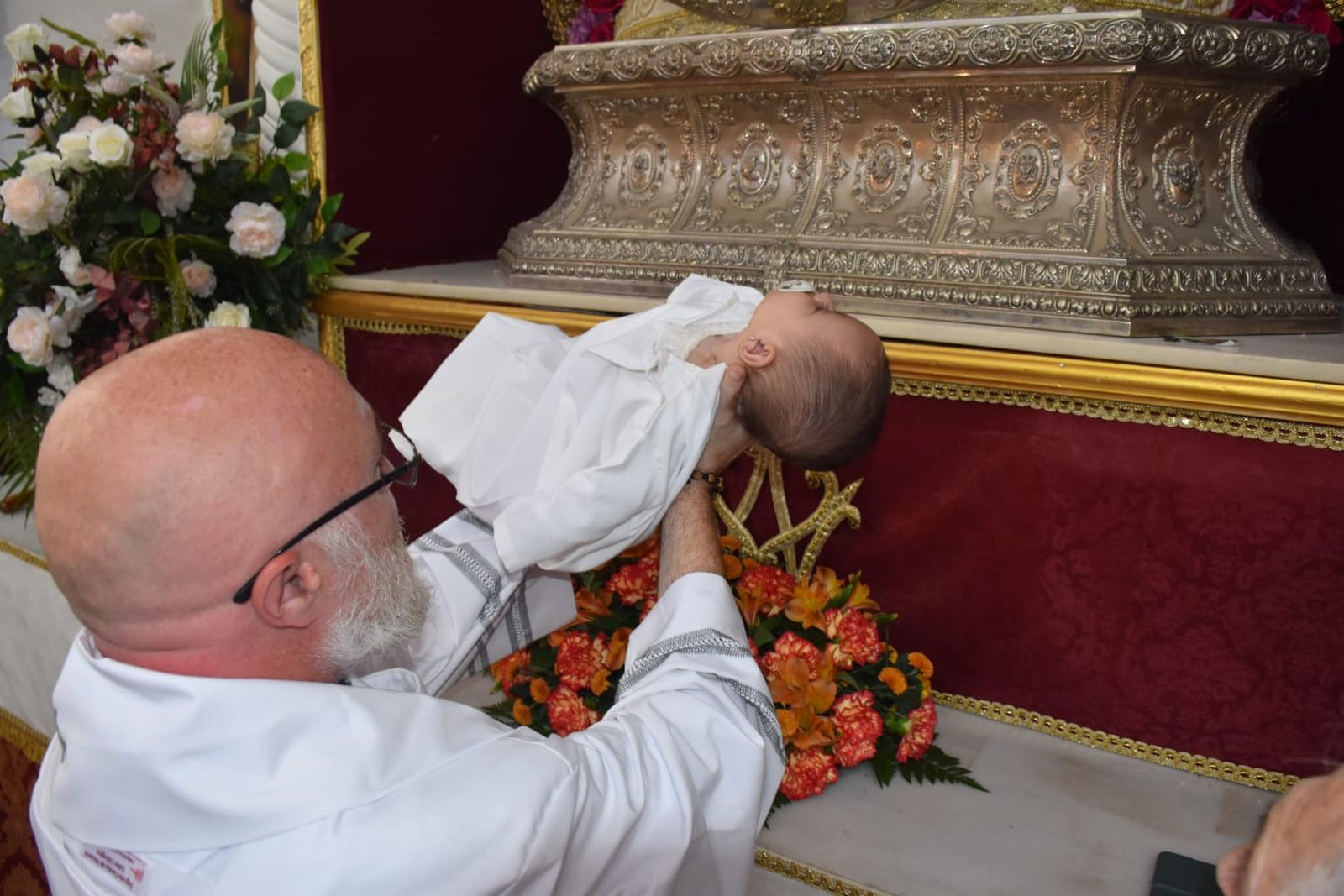 FOTOGALERÍA | Teresa recibe el Sacramento del Bautismo