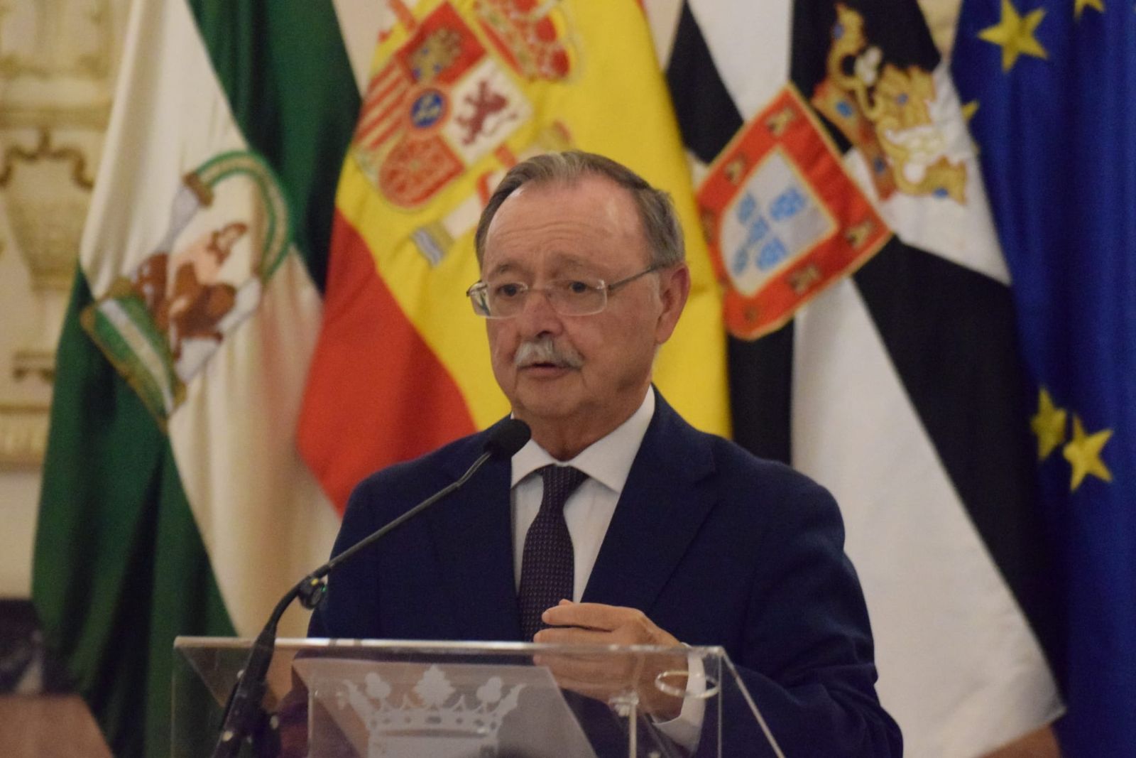 El presidente de Ceuta, Juan Vivas, comparece este jueves durante la visita de Juanma Moreno