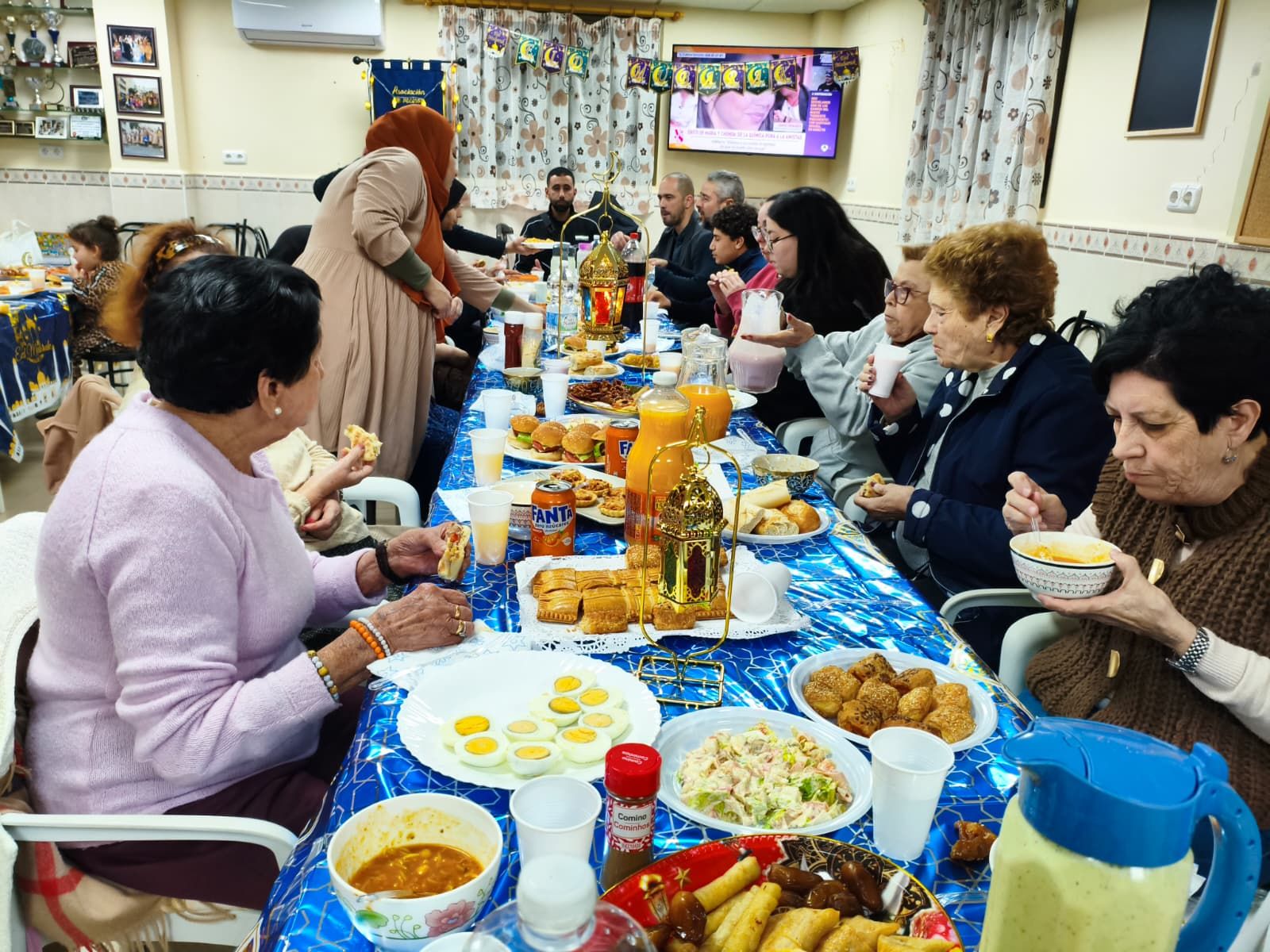 Miramar Alto celebra su primer iftar vecinal en comunidad