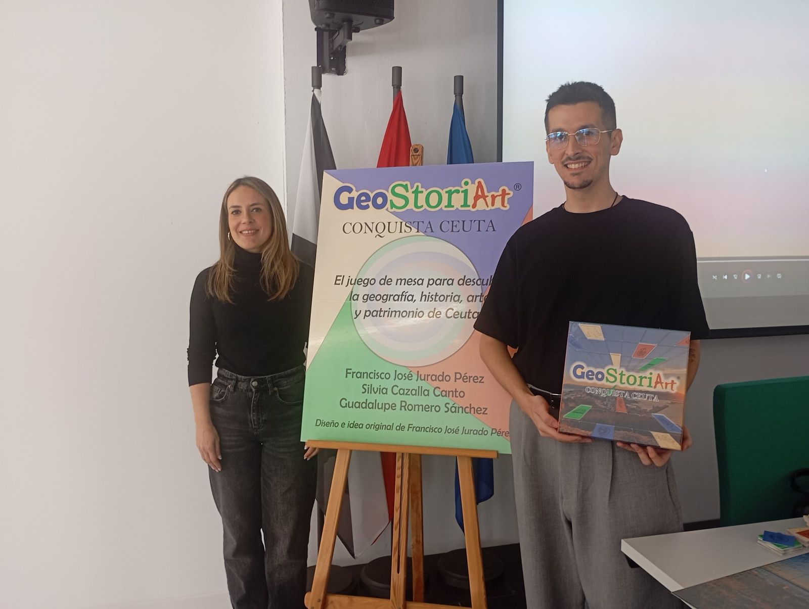 La consejera Pilar Orozco junto a parte de la organización