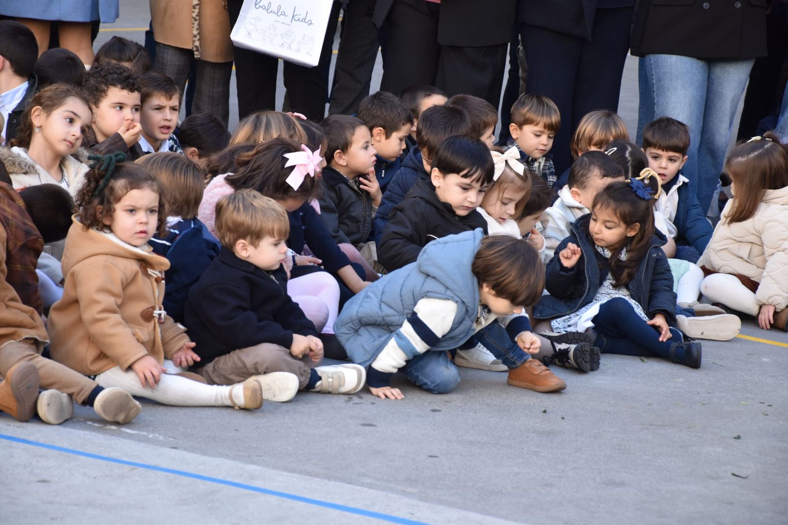 El Colegio La Inmaculada celebra su tradicional ofrenda floral a su virgen