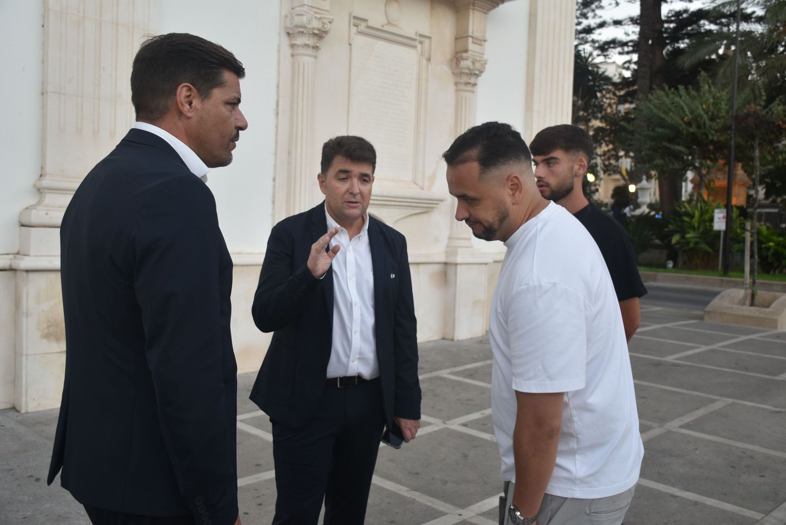 Ofrenda a la patrona y plegaria en Sidi Embarek