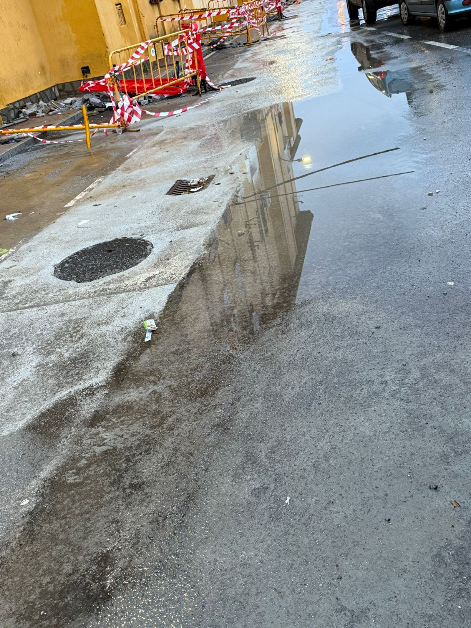Inundaciones y atascos en la barriada del Príncipe Felipe.