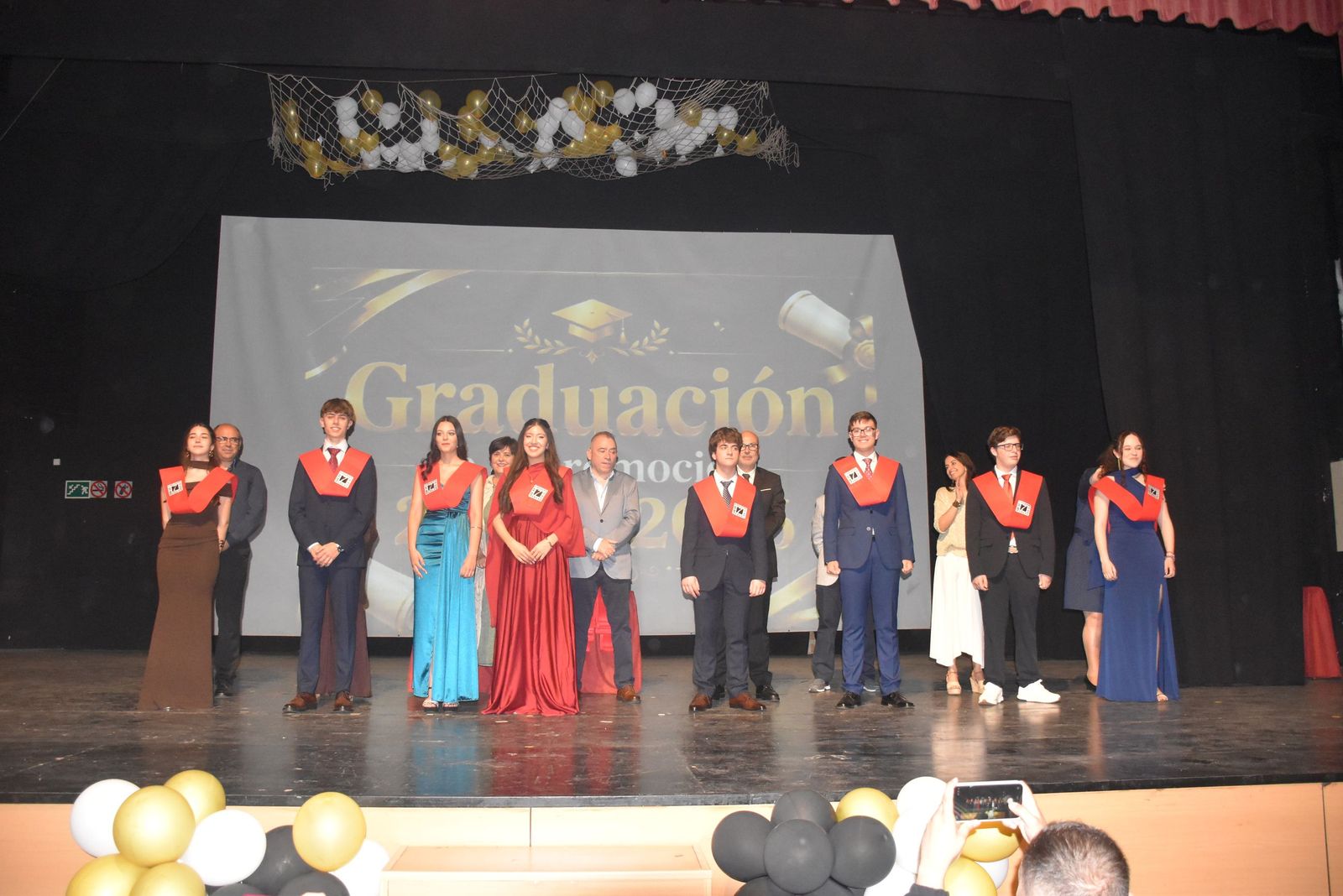 La promoción de Bachillerato del Siete Colinas “no quiere acabar el curso”, pero ya se ha graduado