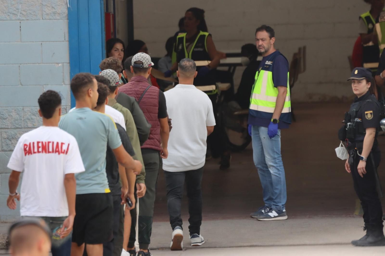 Migrantes acceden al CATE para ser filiados
