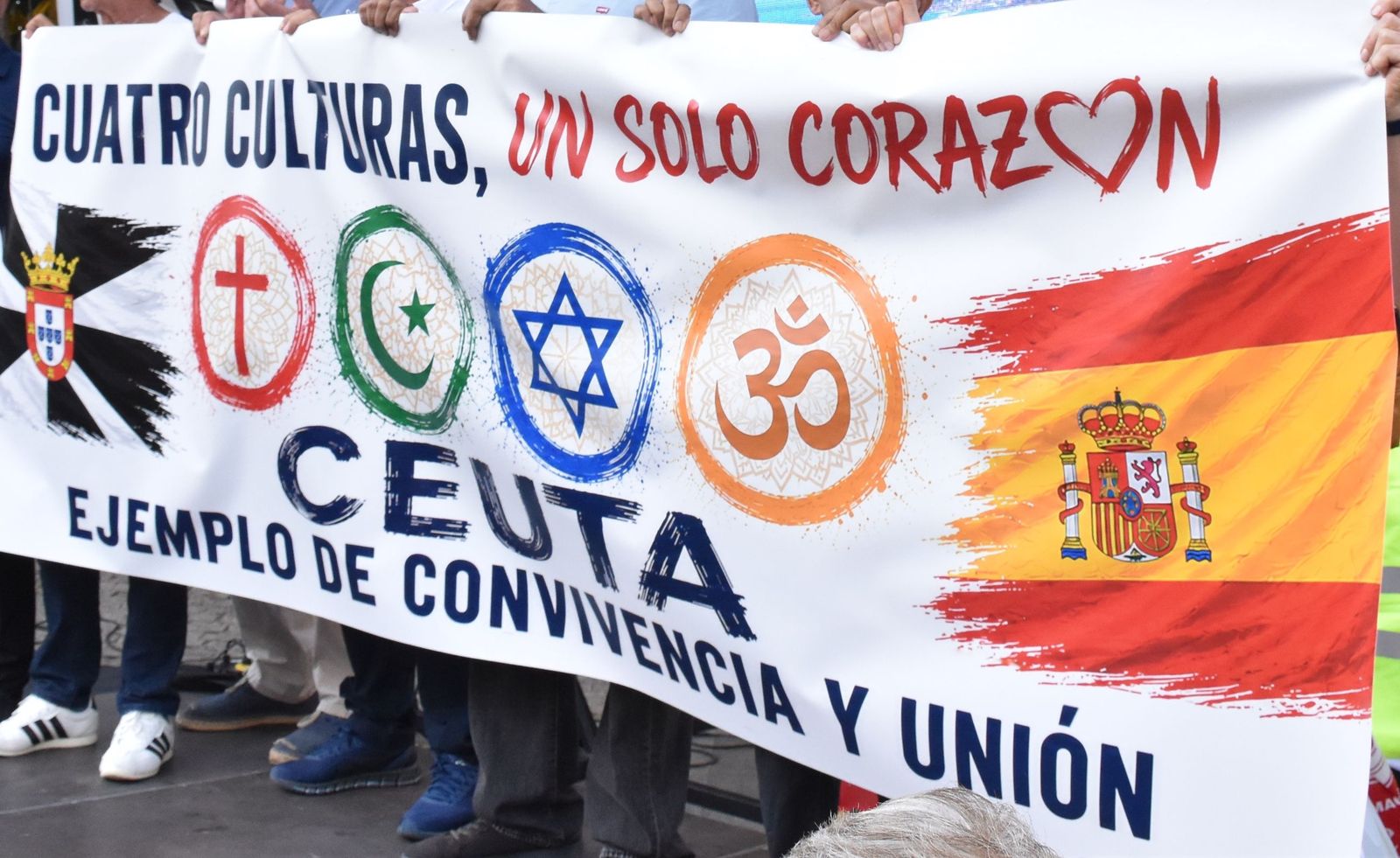 Pancarta de las cuatro culturas de Ceuta