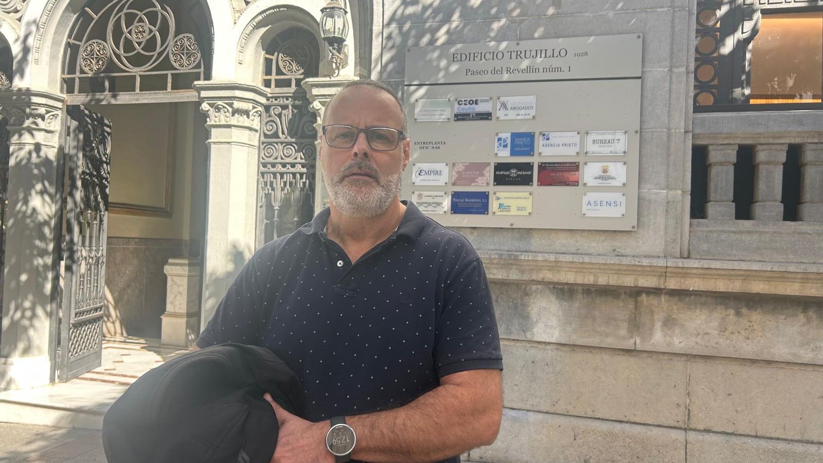 El secretario general de CCOO, Ángel Lara, a las puertas de la CECE tras la firma del convenio de hostelería