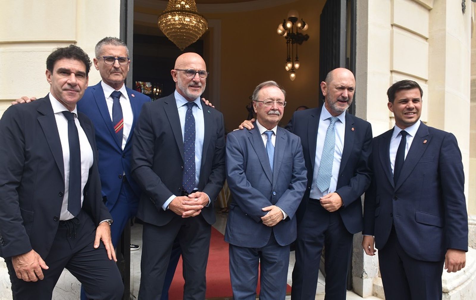 Juan Vivas recibe a Rafael Louzán y Luis de la Fuente