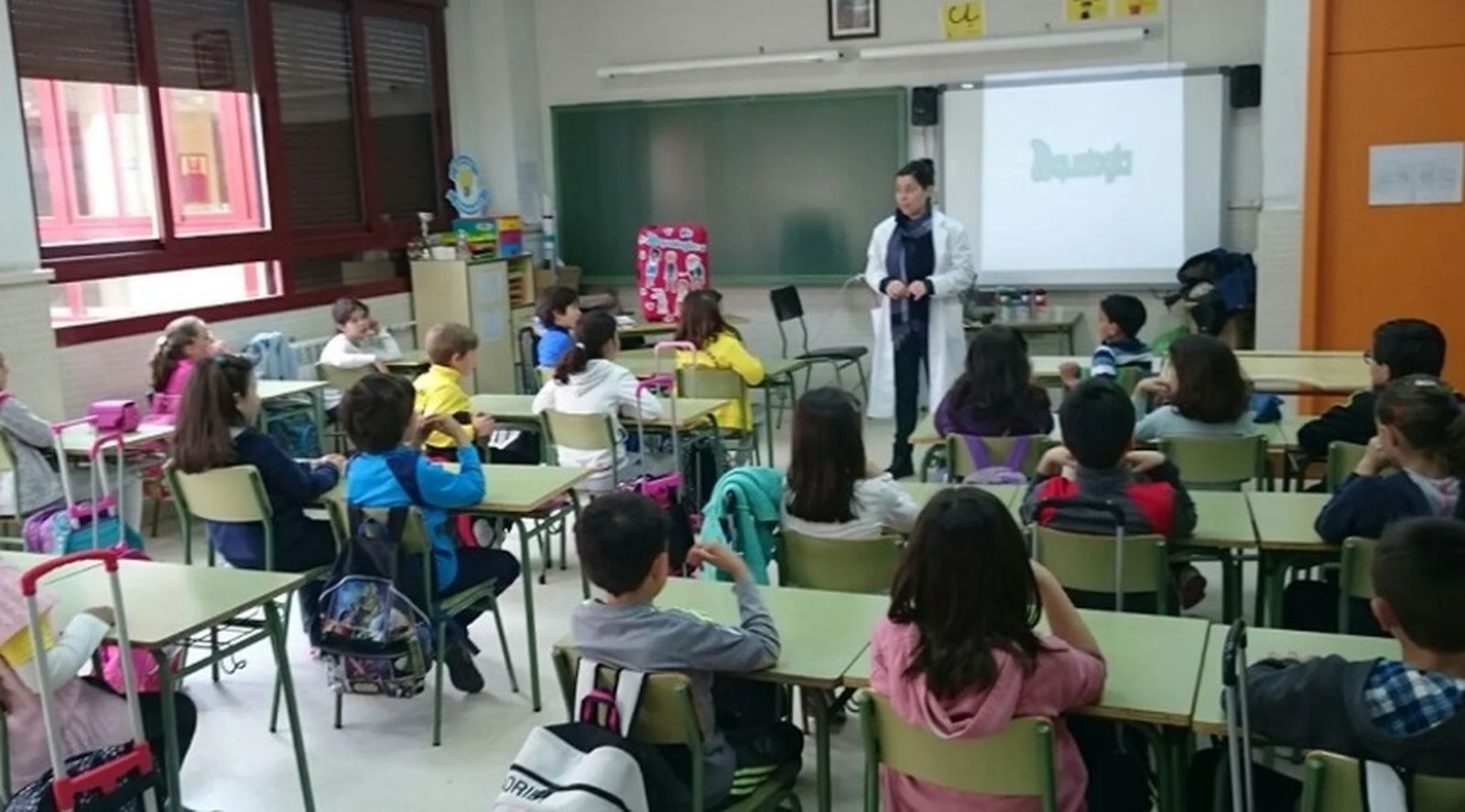 Alumnos durante una jornada lectiva en una escuela pública