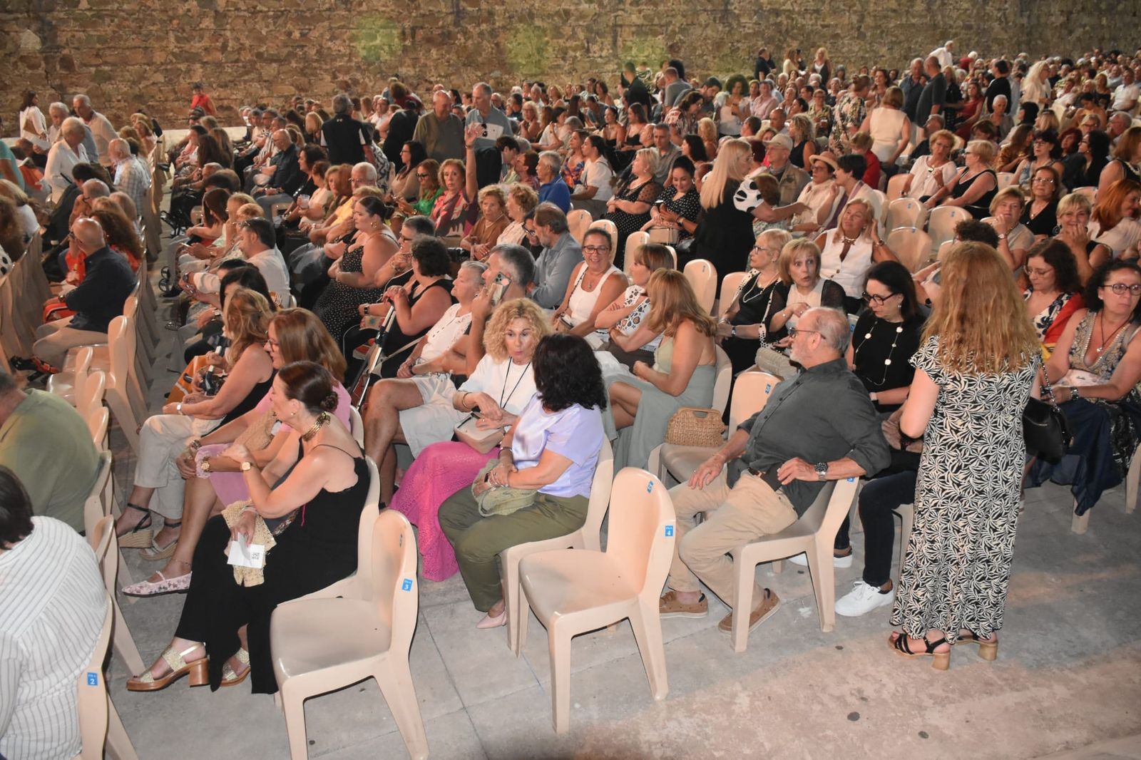 Miguel Poveda llena de poderío las Murallas en la noche más flamenca del año