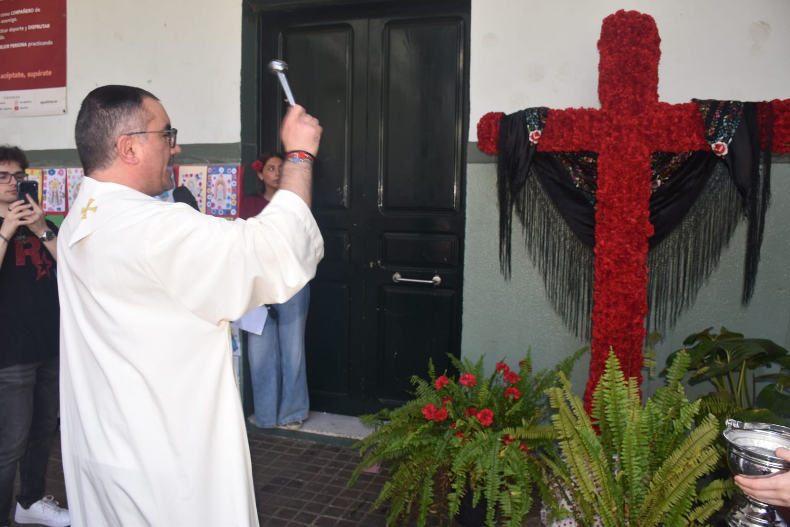 El Colegio de San Agustín disfruta de una feliz jornada solidaria con su Cruz de Mayo