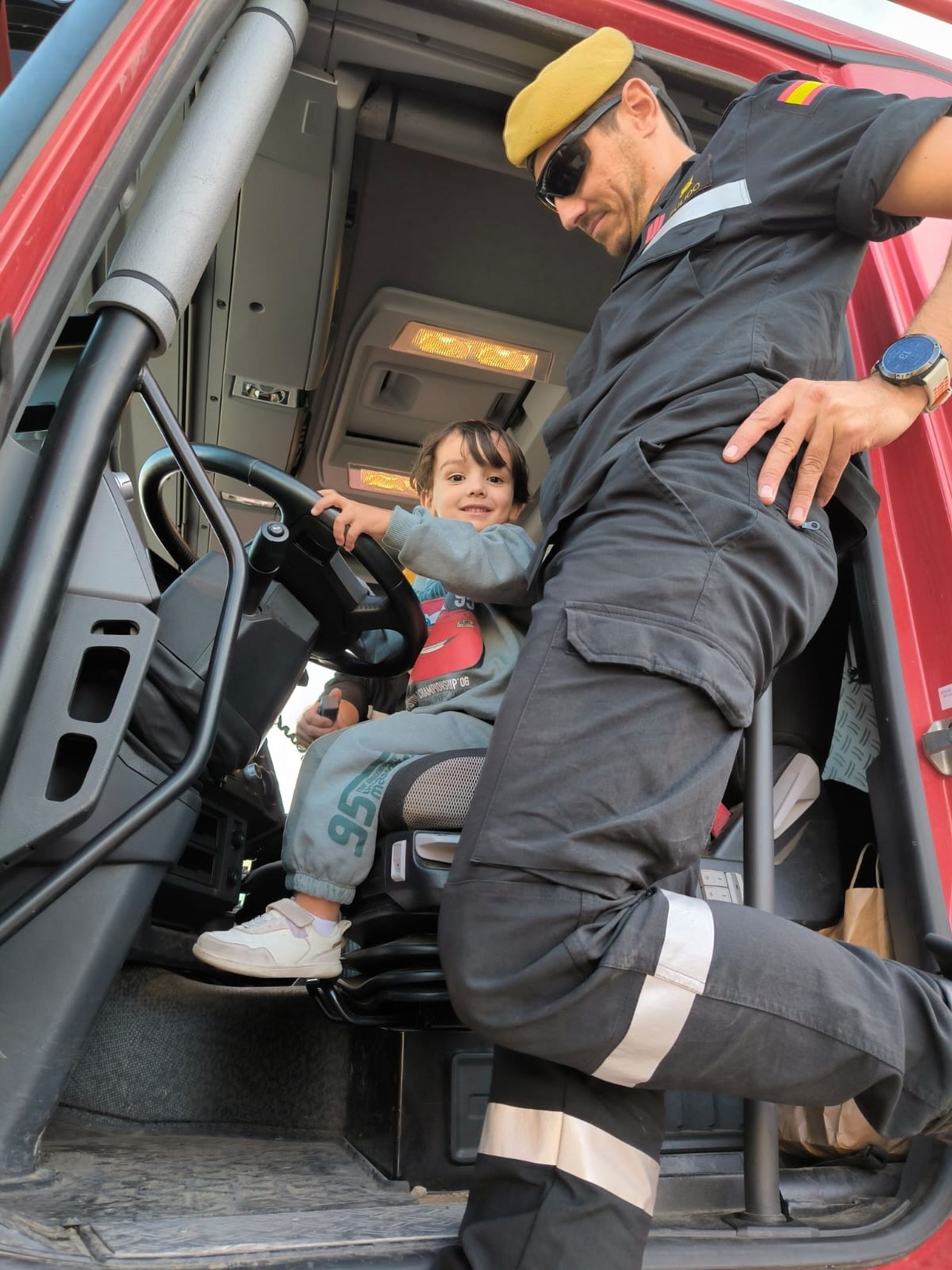 La UME expone sus medios en las Murallas Reales