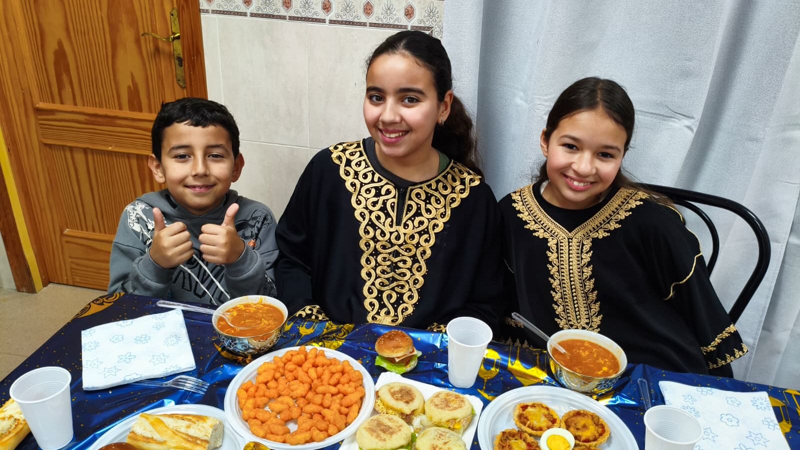 Miramar Alto celebra su primer iftar vecinal en comunidad