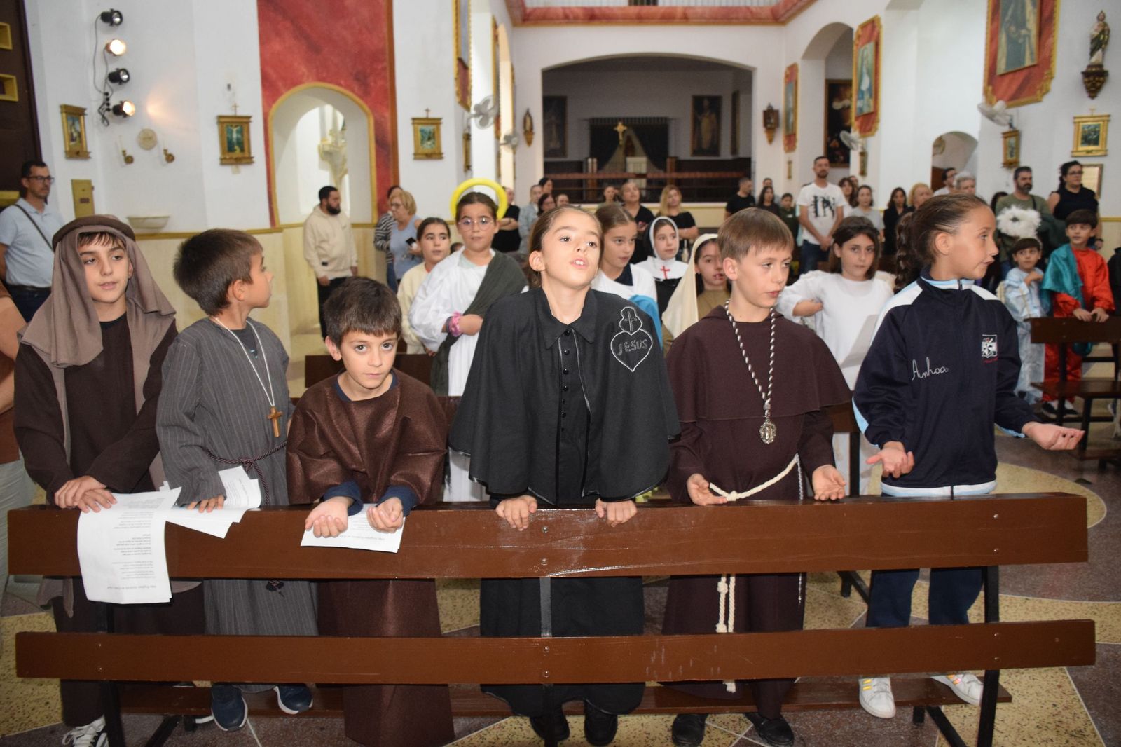 FOTOGALERÍA | Celebración del Día de Todos los Santos en la parroquia de Santa Teresa