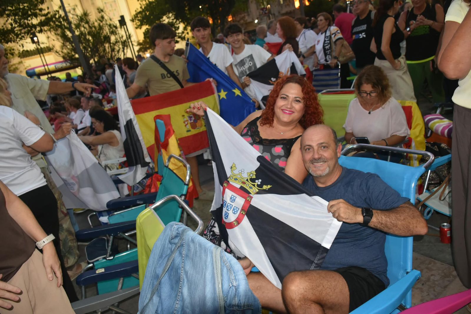 La Plaza de los Reyes se convierte en un gran salón para arropar a Vivas