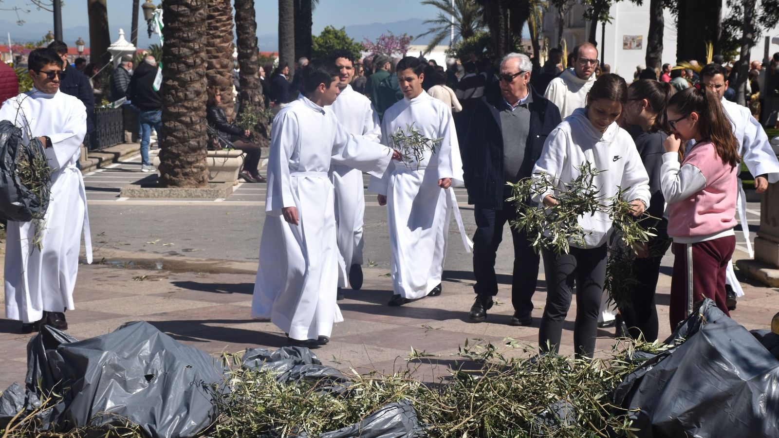 Procesión y bendición de las palmas y misa en el Santuario de África por el Domingo de Ramos
