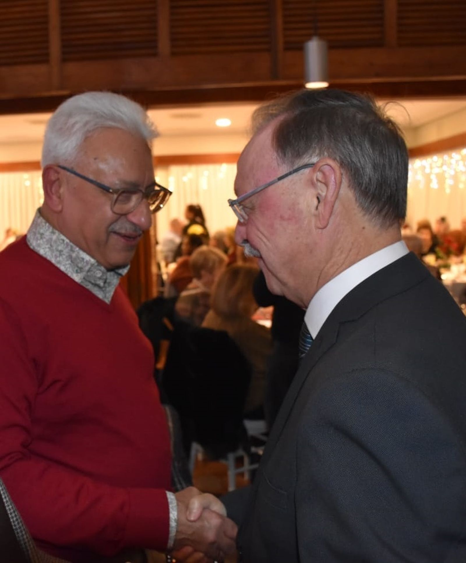 La Navidad abraza a los mayores en ‘La Muralla’ con una cena llena de música y diversión