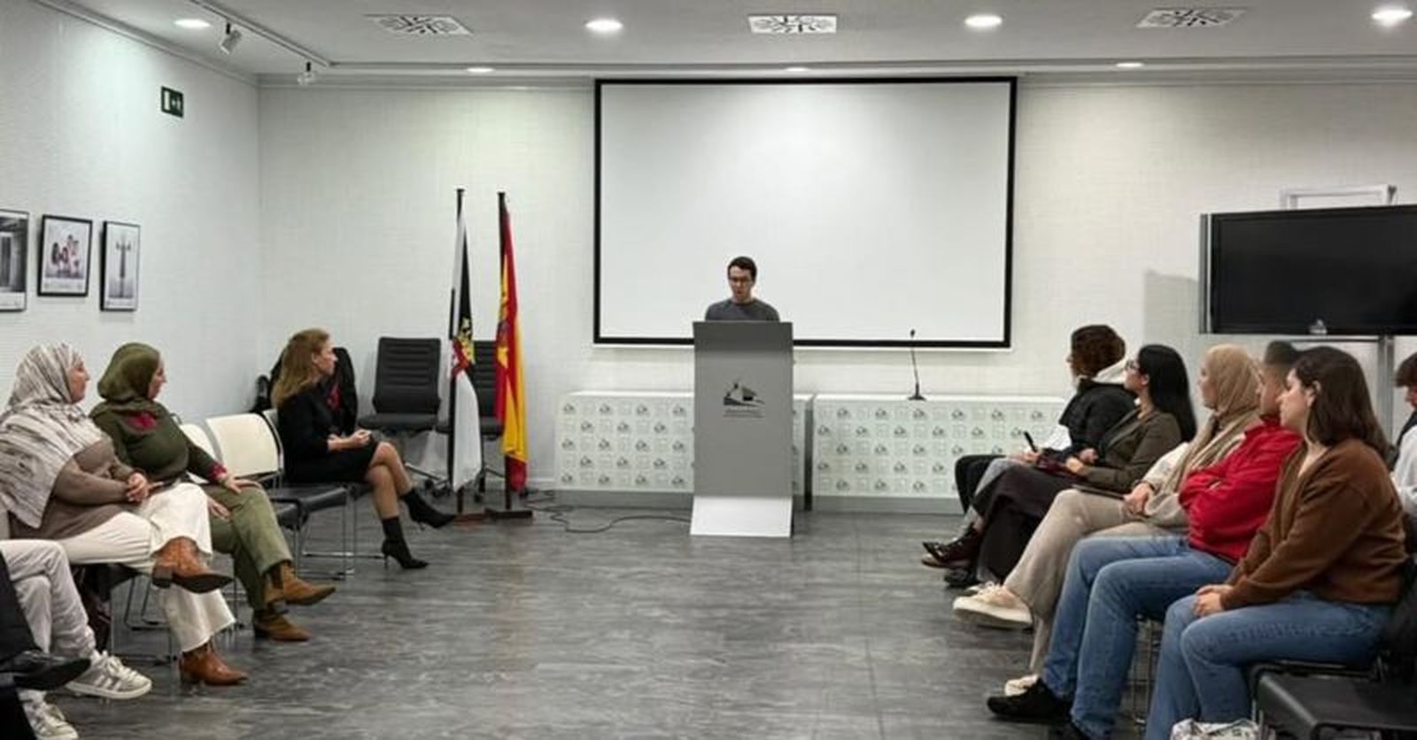 Encuentro celebrado la pasada semana en la Biblioteca del Estado