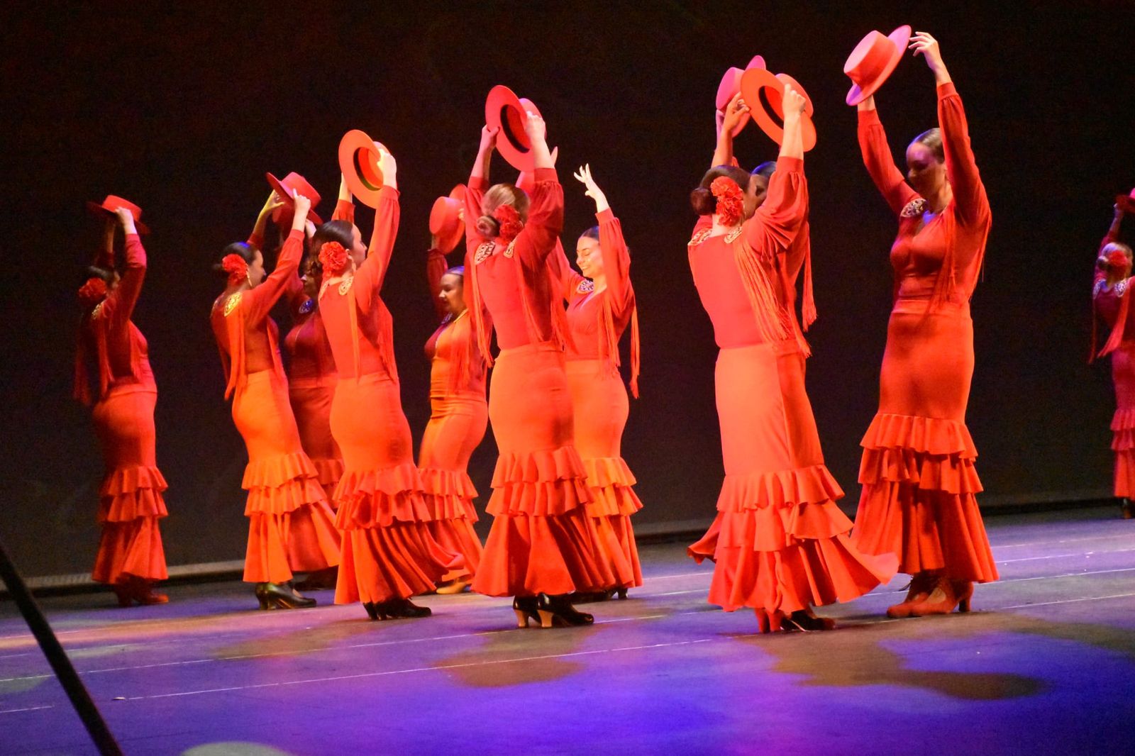 Más de cien bailarinas convierten el Revellín en un escenario de emoción y talento