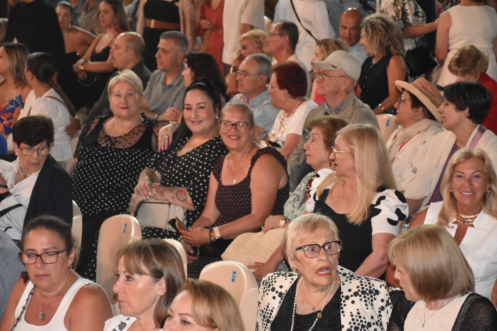 Miguel Poveda llena de poderío las Murallas en la noche más flamenca del año