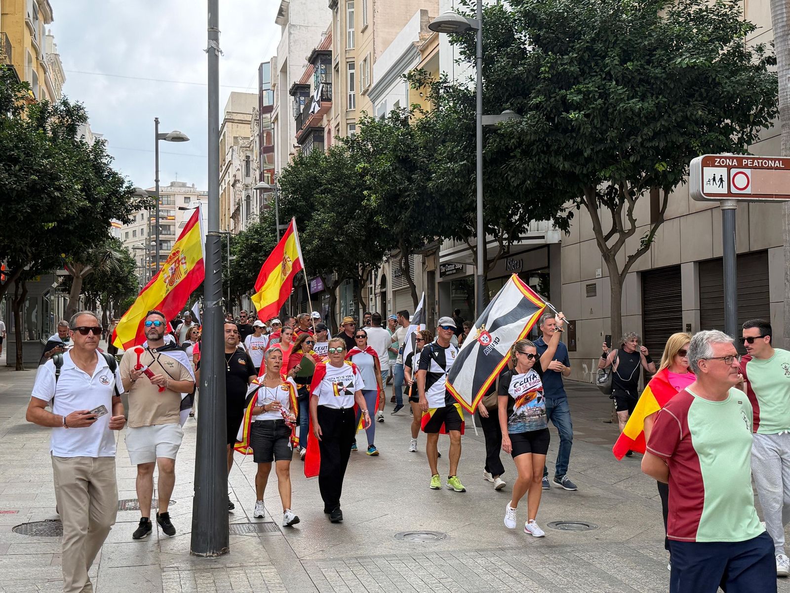 Ceuta vuelve a echarse a las calles para recordar que "Un caballa nunca se rinde"