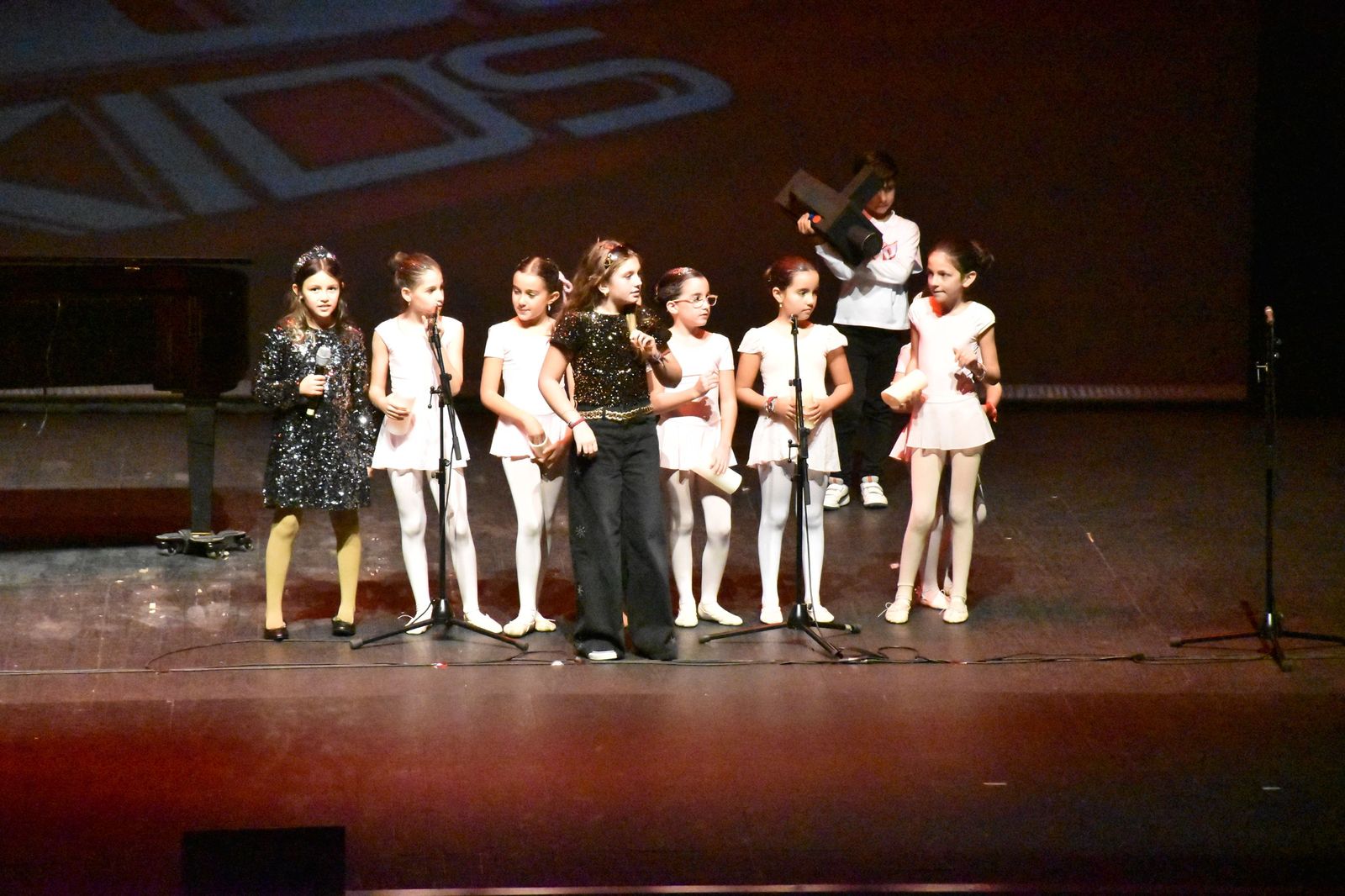 Los alumnos de La Inmaculada sorprenden con una “Voz Kids” dedicada a la Virgen