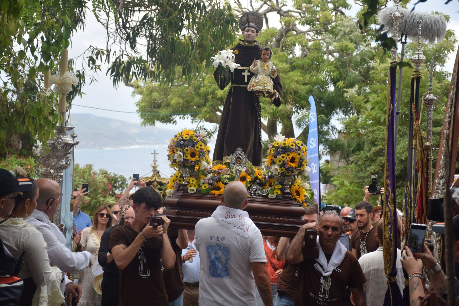 Tradición, fe y calor: Ceuta se vuelca con San Antonio