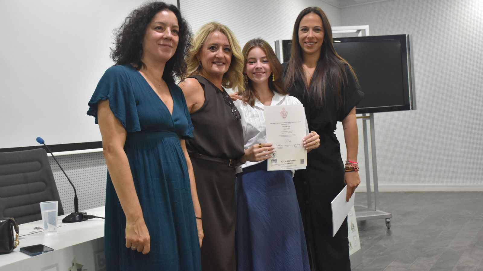 Entrega de diplomas de la Royal Academy of Dance a alumnas de la Escuela de Danza de Rosa Founaud Entrega de diplomas de la Royal Academy of Dance a alumnas de la Escuela de Danza de Rosa Founaud