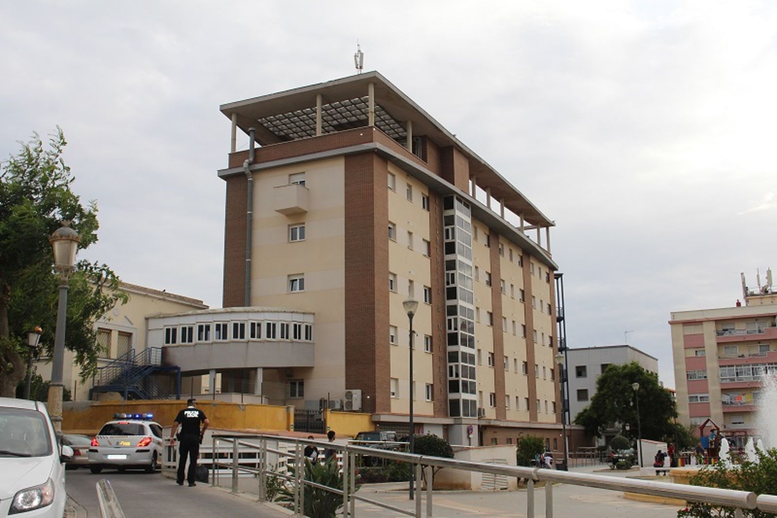 Edificio que alberga la residencia de mayores Virgen de África