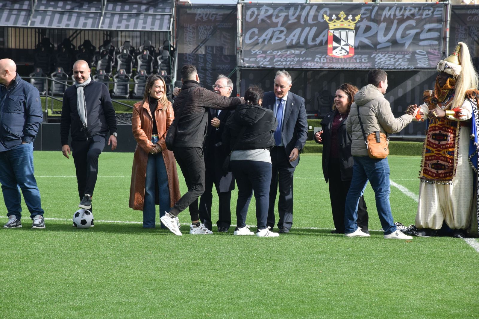 Los Reyes Magos aterrizan en el Alfonso Murube horas antes de la cabalgata