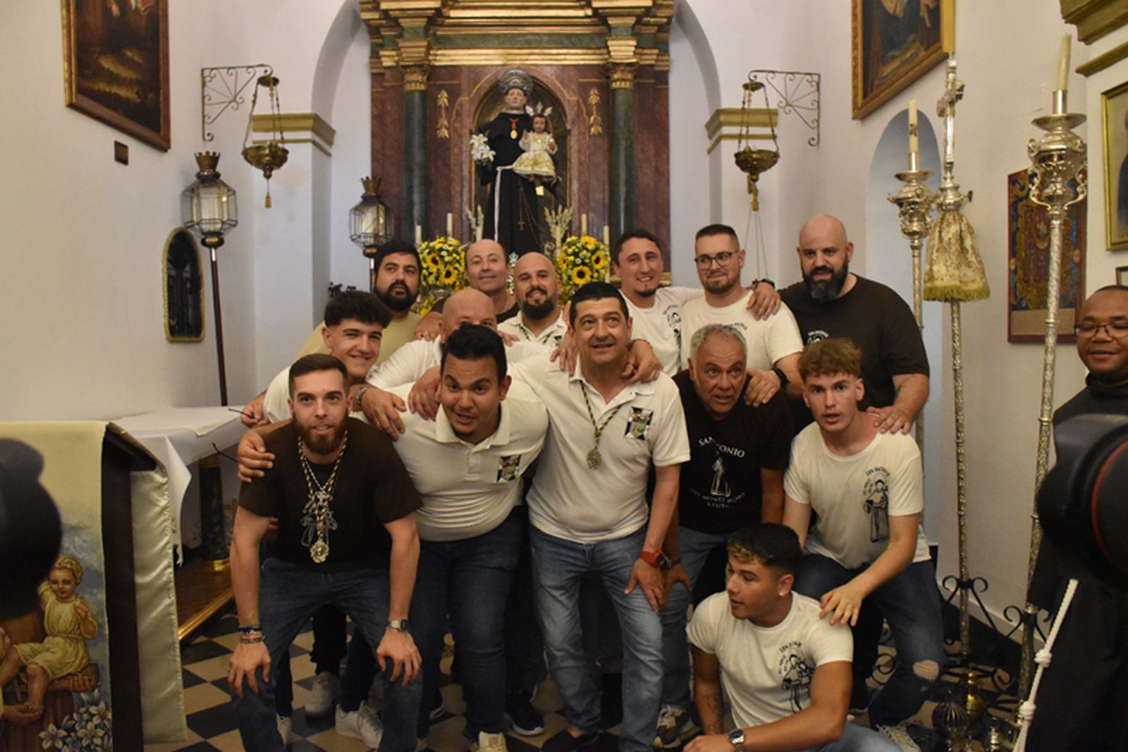 Costaleros de San Antonio. / FOTO NICOL´S